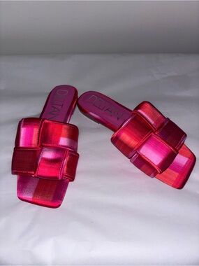 Deltan NEW red & pink plaid satin slip on woven slides sandals size 6